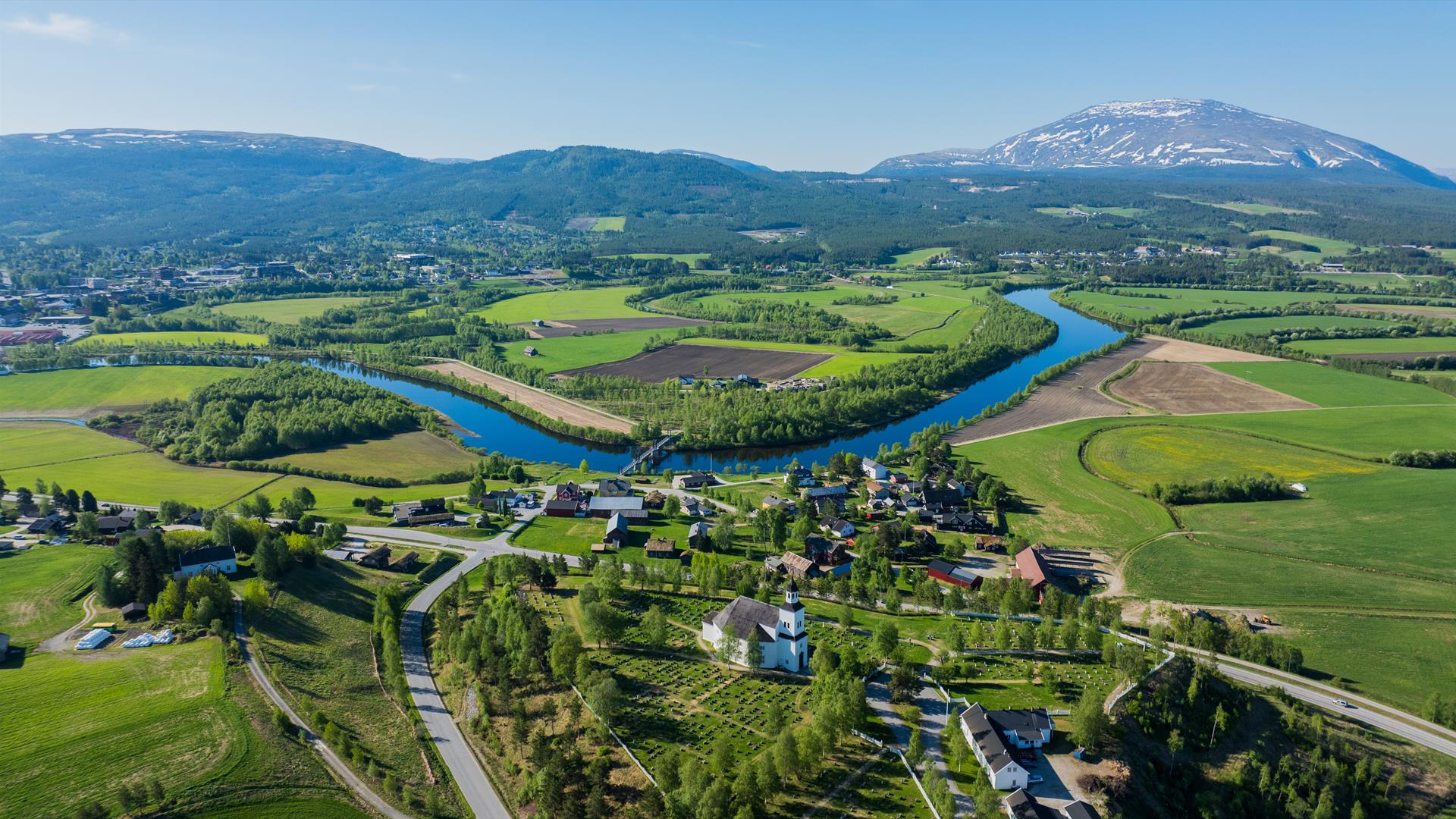 Dronefoto av Tynset om sommeren