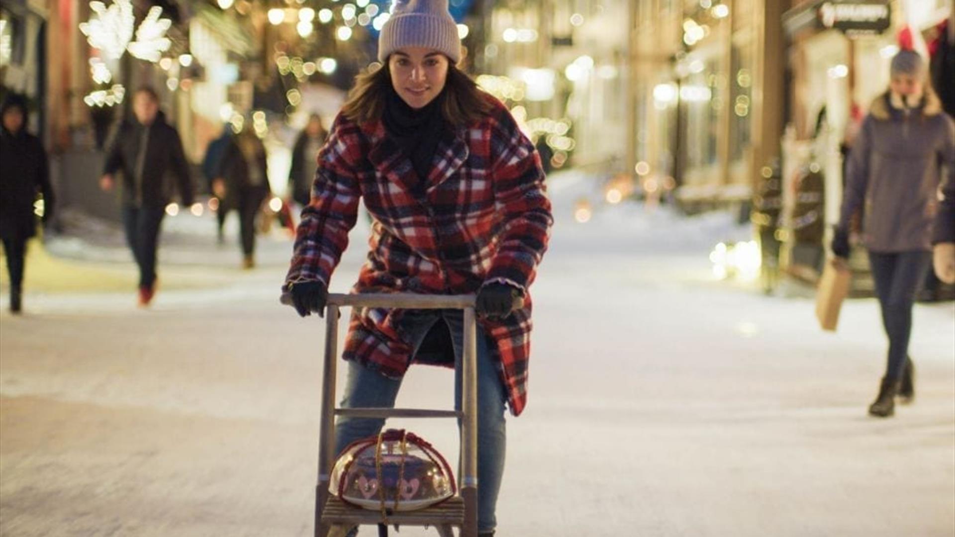 Hjem til jul-stjerne, Ida Elise Broch, på spark ned Kjerkgata
