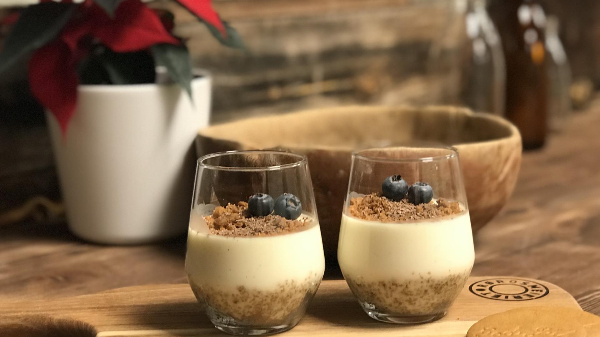 Tjukkmjølkspanacotta og pepperkake