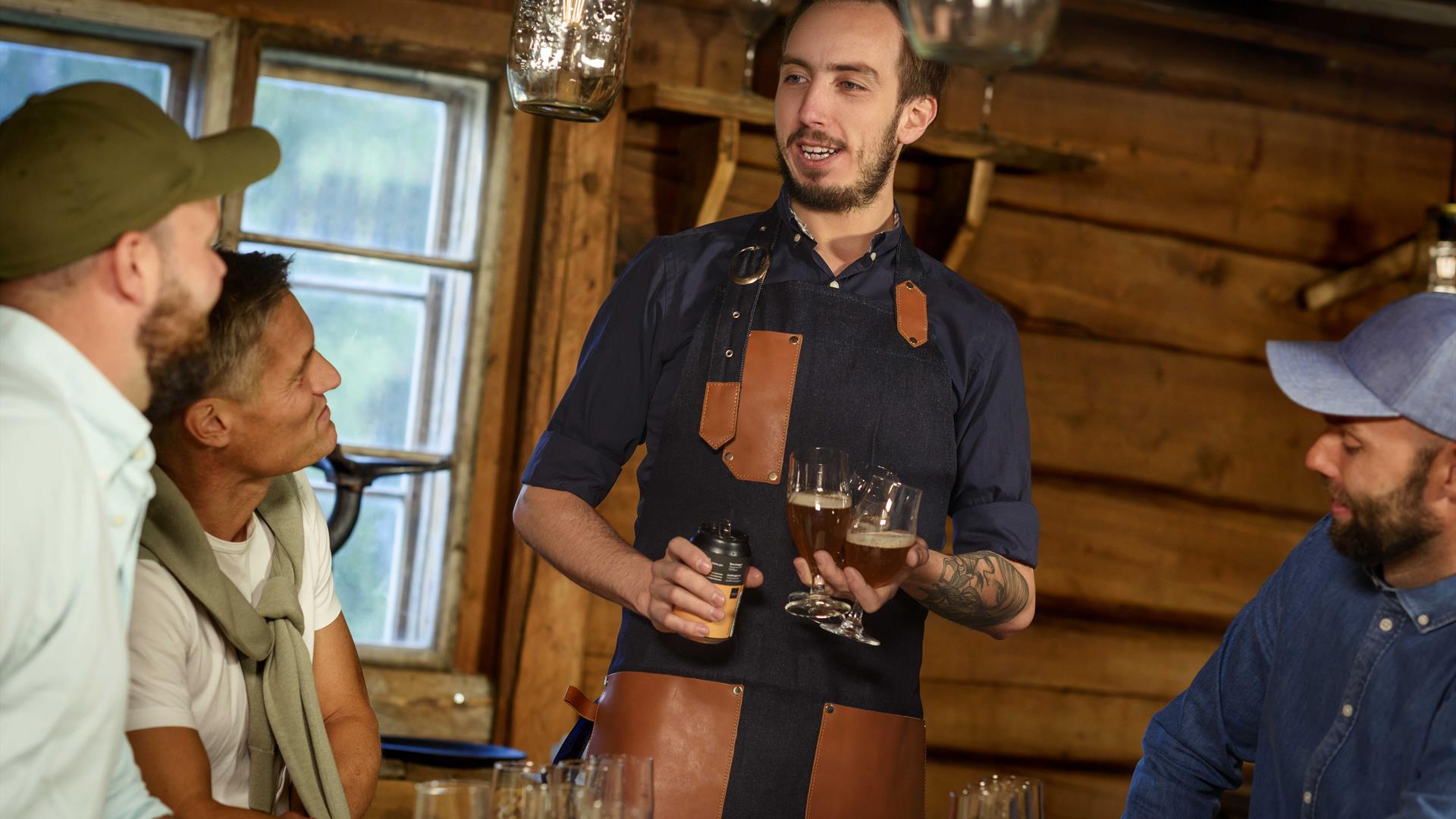 Ølsmaking i fjøset til Bergstadens Hotel på Røros