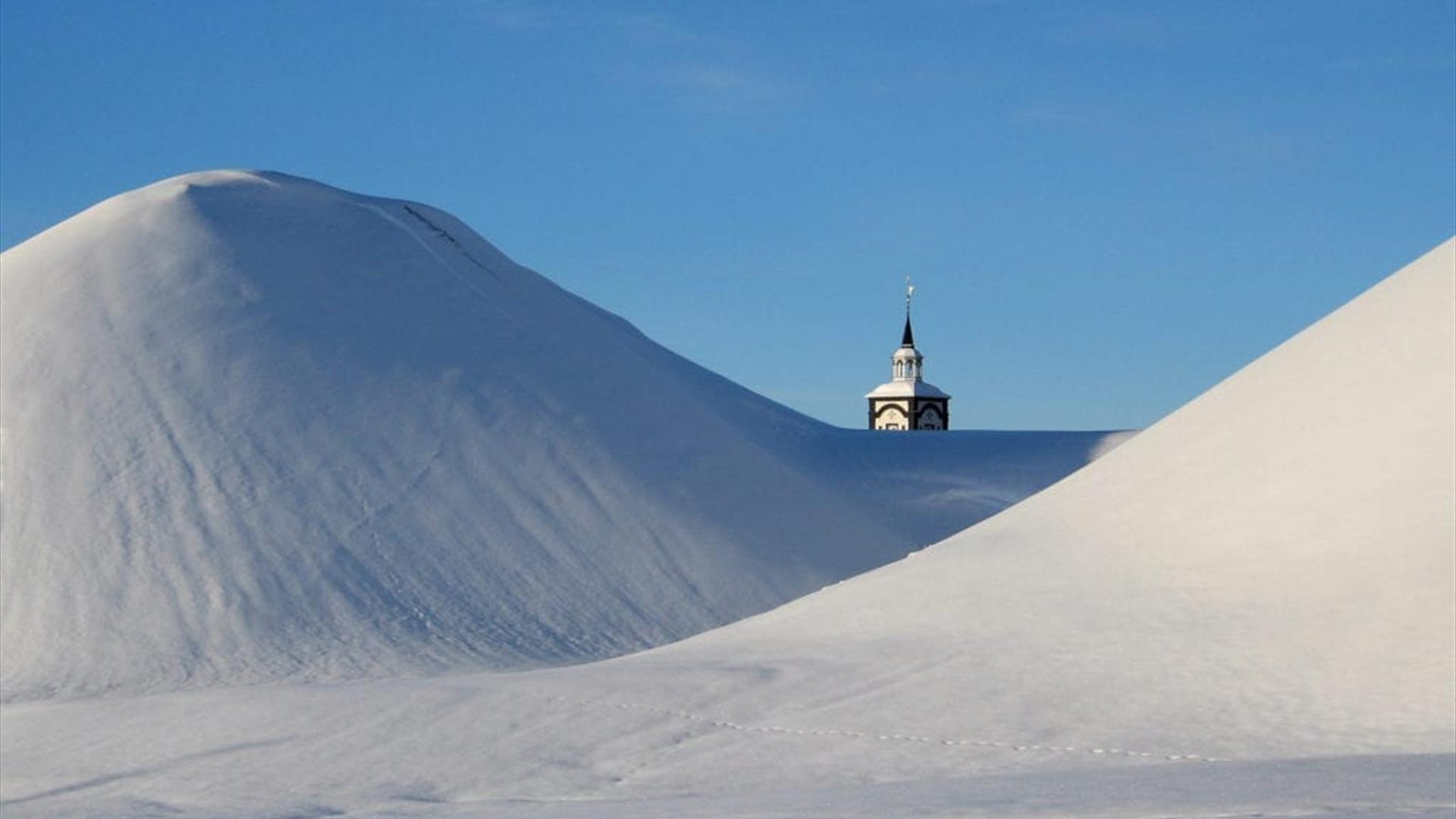 Røros kirke og Slegghaugene