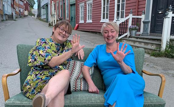 Sigrid og Ellen i Kunst & Kaos ønsker velkommen til Røros-Høst 2024