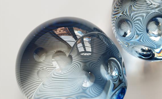 Oslo Glass Studio med kunstutstilling hos Kunst & Kaos