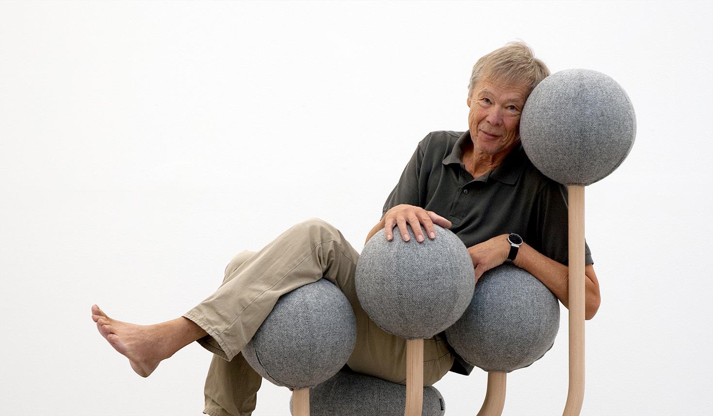 Opplev utstilllingen Peter Opsvik – Moved by Movement