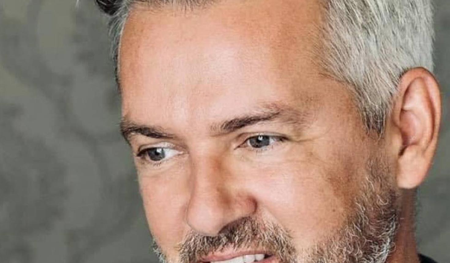 Tommy Michaelsen  spiller Håkon Banken Låter    29/8 kl 19.30