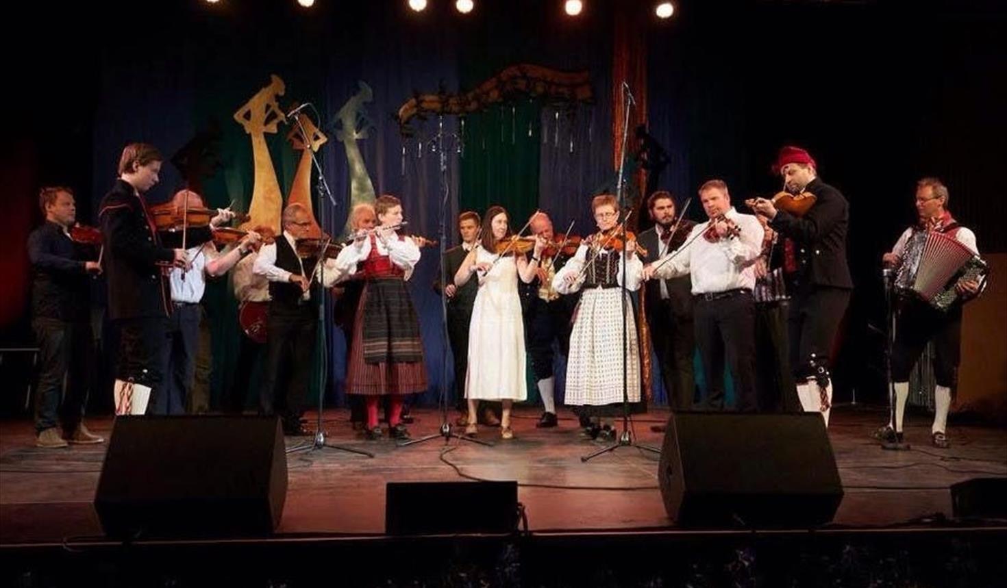Kveldsdans med Brekken Spellmannslag