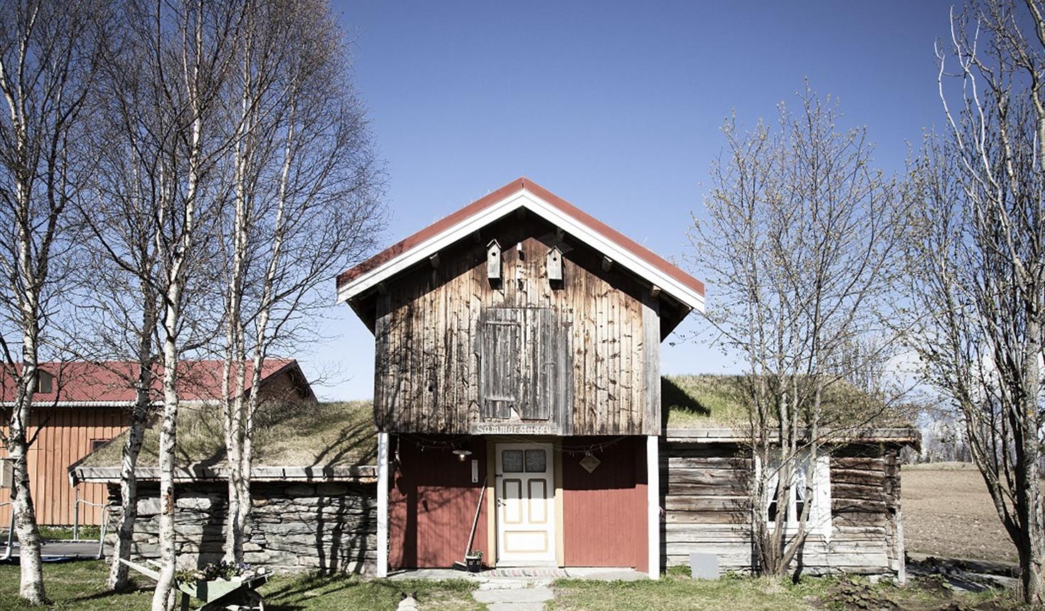 Summercafe in the «Såmmårstuggu» on Kalsa Gårdsbakeri