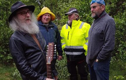 Arnfinn Strømmevold - Med Gitar og Sang i Bjørkeskogen