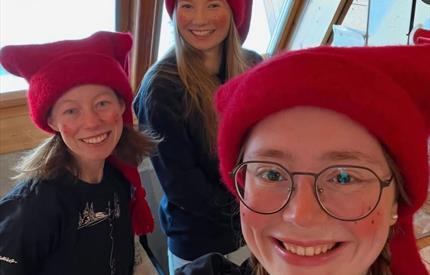 Våre museumsverter ønsker velkommen