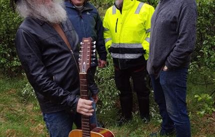 Arnfinn Strømmevold - Med Gitar og Sang i Bjørkeskogen