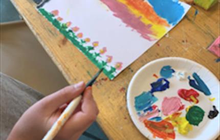Barnestuggu - Kunstverksted med Kunst og Kaos