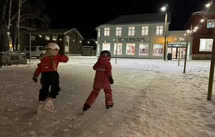 Åpning av skøytebanen i Nilsenhjørnetparken!