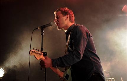 Snorre & Arne spiller musikk på Skanckebua.