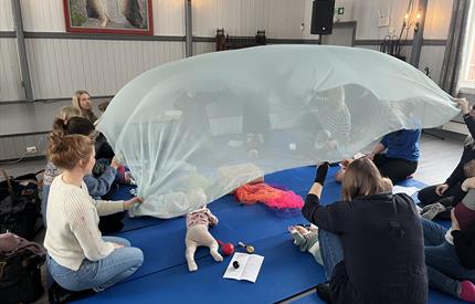 Babysang og åpent lekested