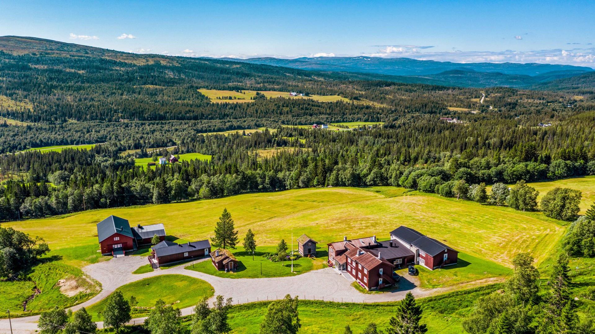 Oversiktsbilde over Nordpå Fjellhotell- sommer- Holtålen