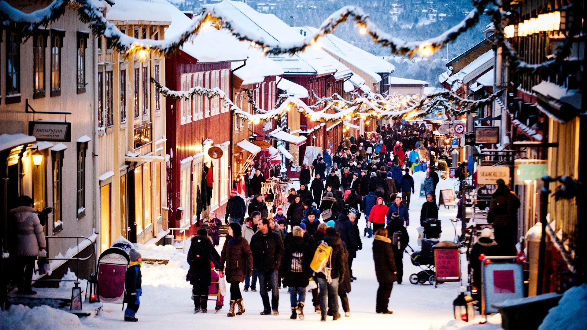 Julehandel i Kjerkgata på Røros