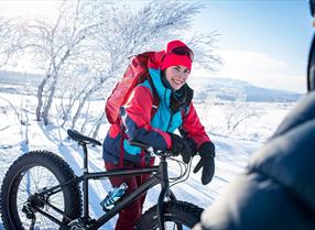 Vintersykling med fatbike på Røros-fart-spenning-opplevelse-fatbike