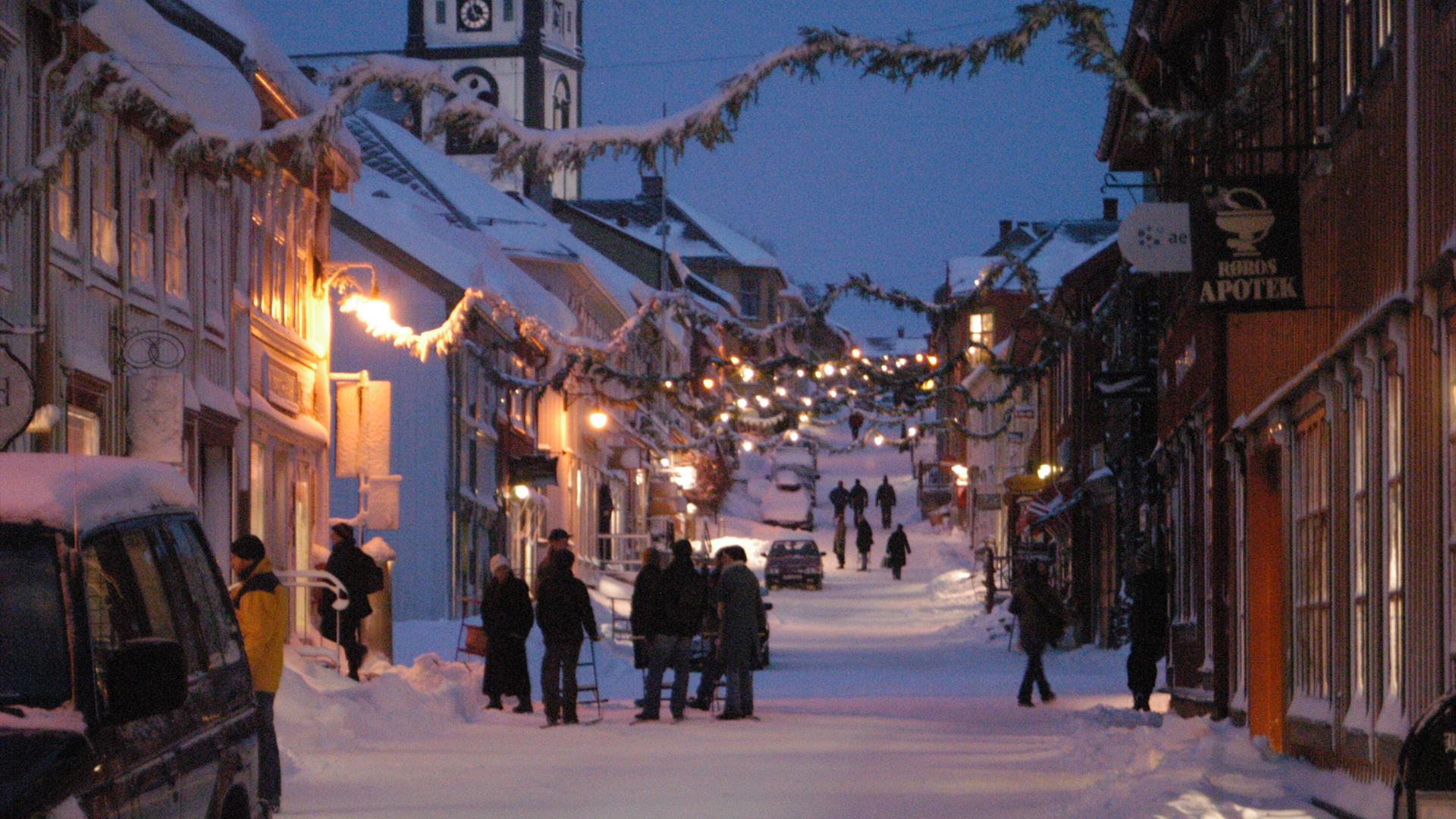 Julehandel i Kjerkgata på Røros