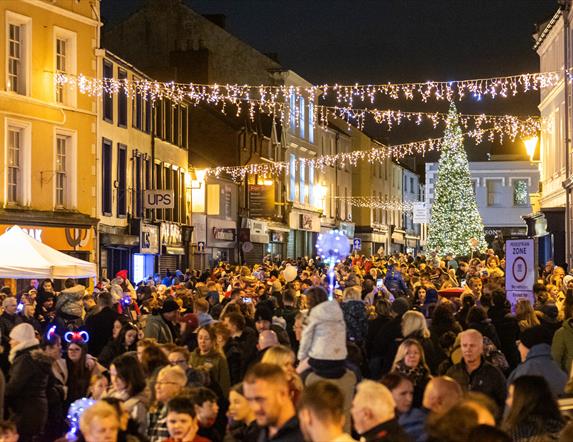 High Street Stage crownd awaiting the switch on