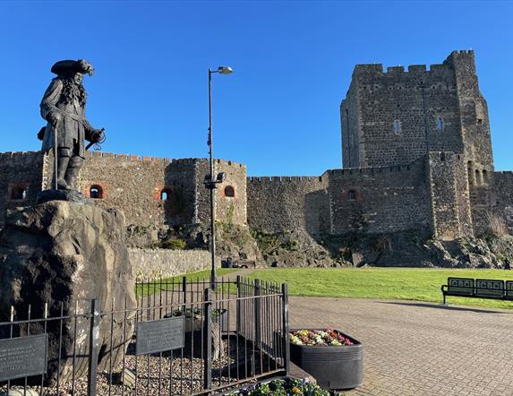 Carrickfergus Castle with King William statue
