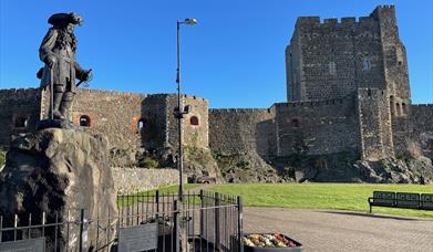 Carrickfergus Castle with King William statue