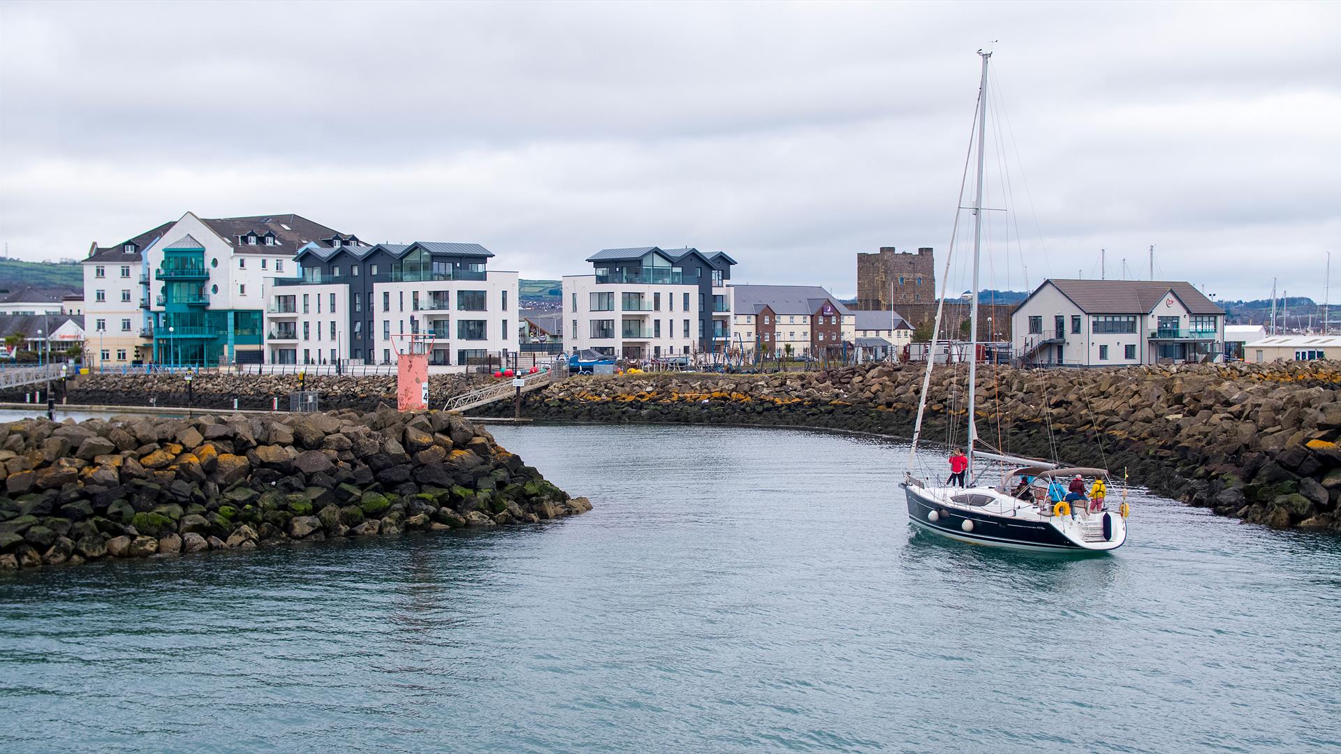 Group sailing experience in Carrickfergus