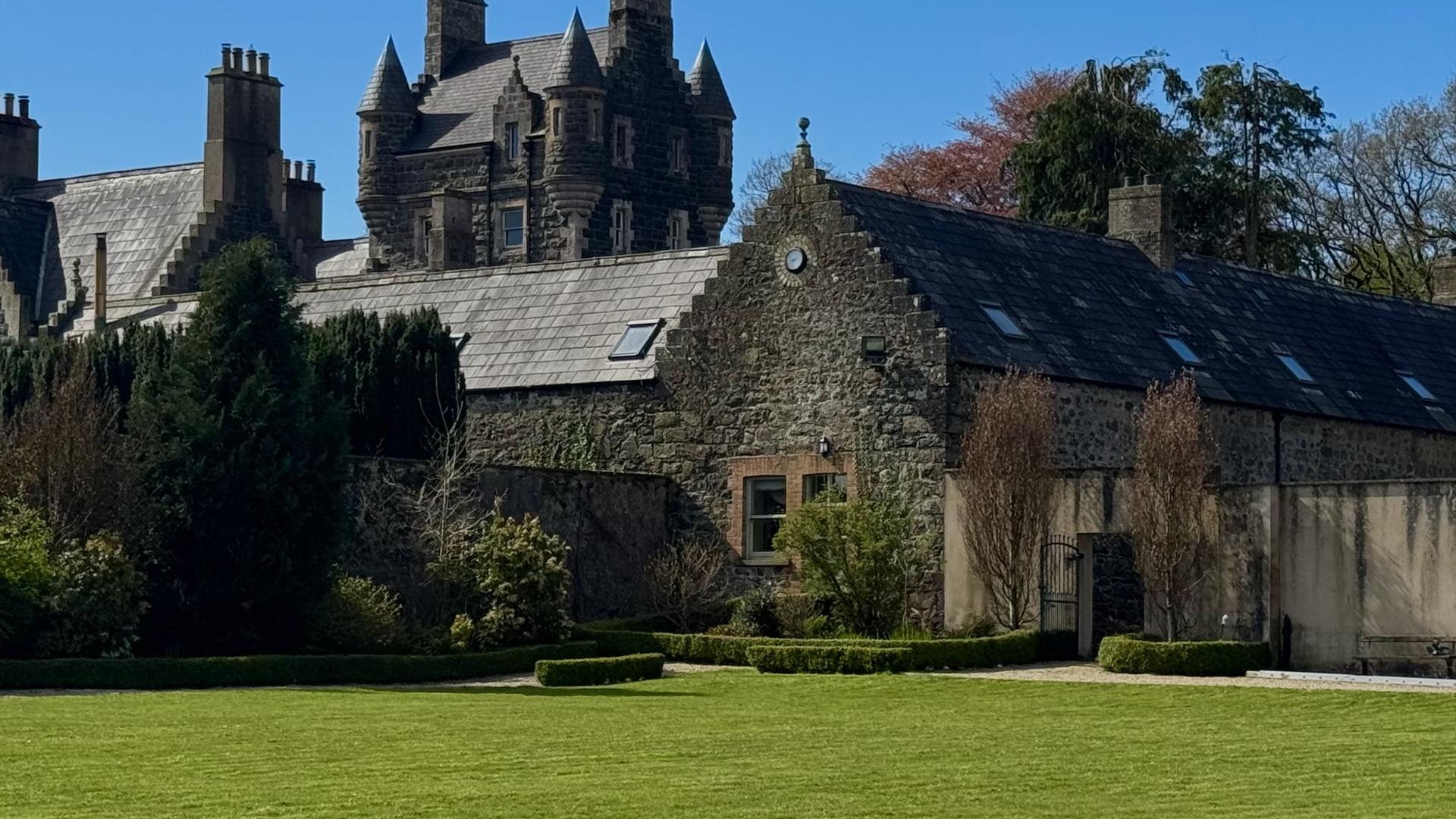 Criagdun Castle Courtyard - The Groom's House