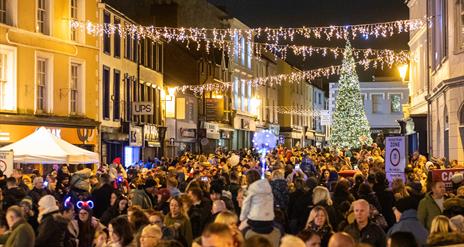 High Street Stage crownd awaiting the switch on