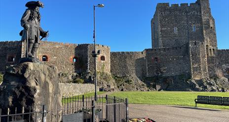 Carrickfergus Castle with King William statue