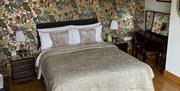 Double en-suite bedroom with king bed