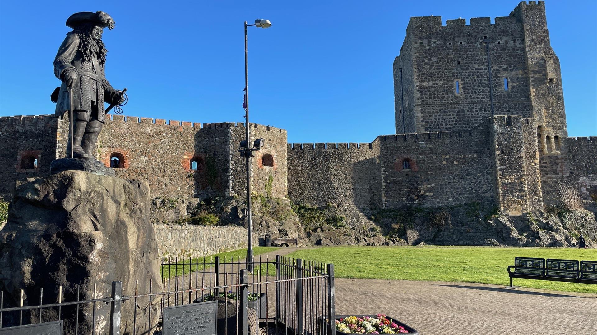 Carrickfergus Castle with King William statue