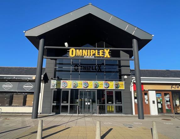 Exterior shot of entrance to Carrickfergus Omniplex Cinema