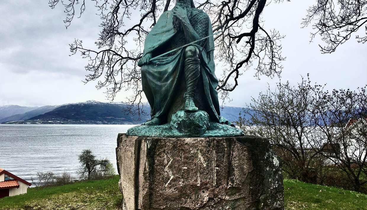 Kong Bele, Balestrand