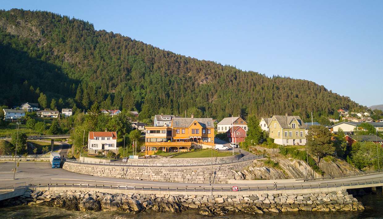 Lavik Fjord Hotel & Apartments