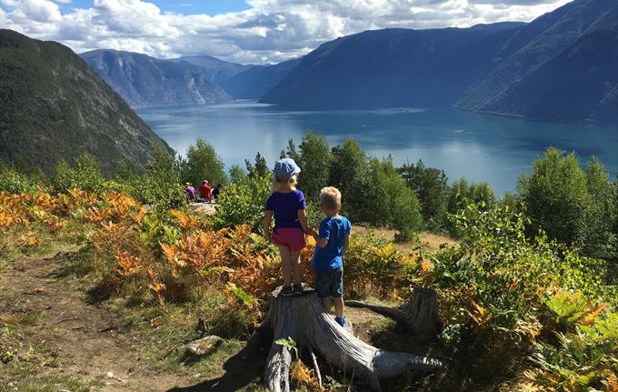 Guided hike to Kaupangerholten - Sognefjord Guiding