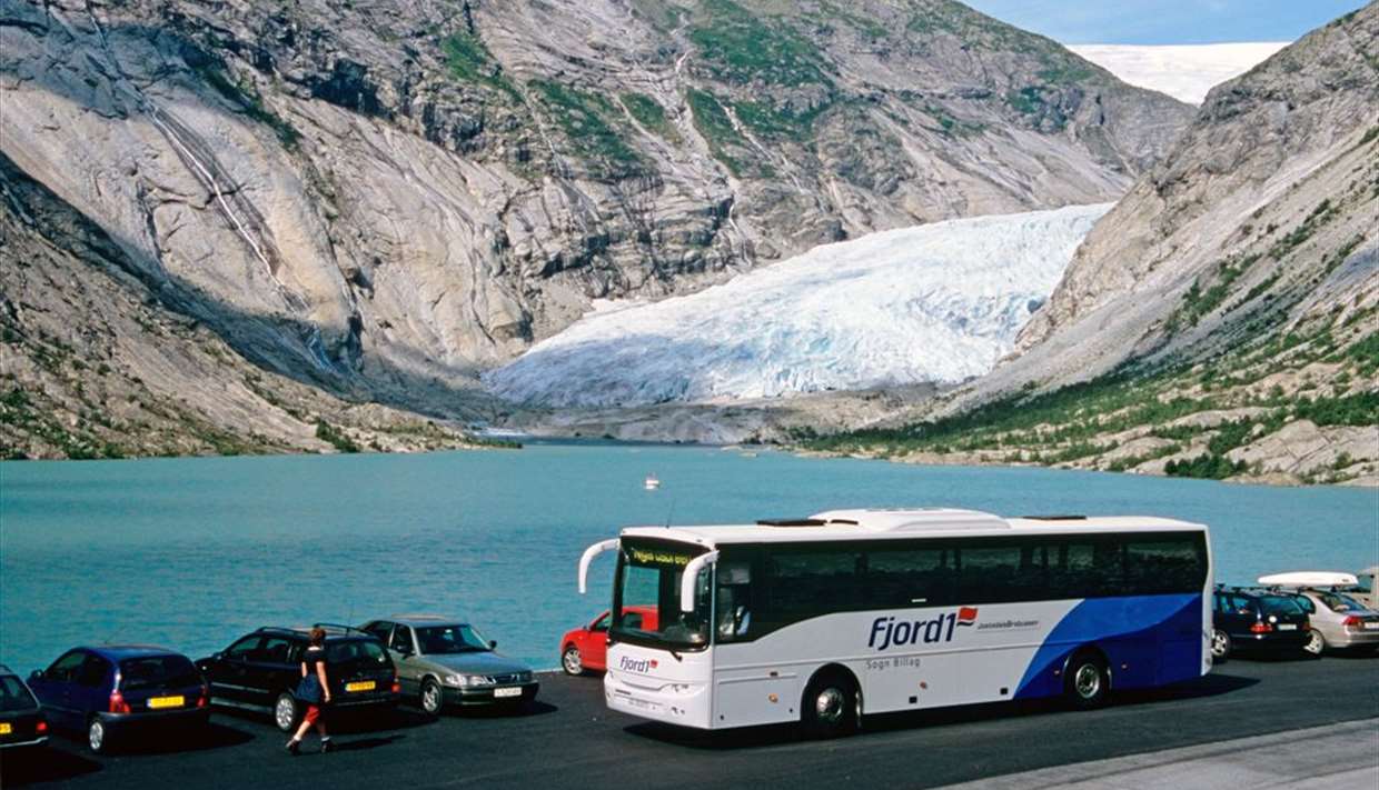 The glacier bus to Nigardsbreen