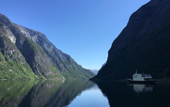 Lustrabaatane fjordcruise nærøyfjorden