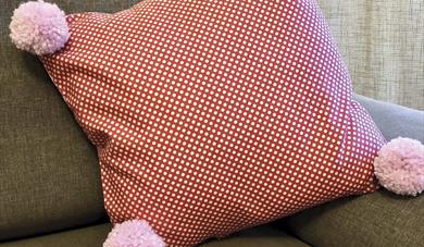 Create a pom pom cushion - Adults sewing workshop