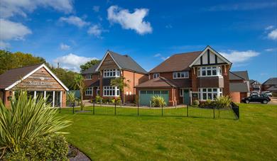 Redrow's Summer Walk at The Copse