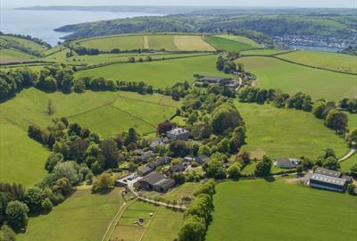 Nethway Farm Holiday Cottages Outside