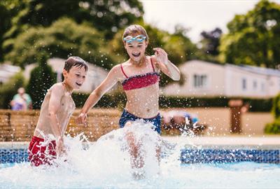 Ashburn Springs Outdoor Pool