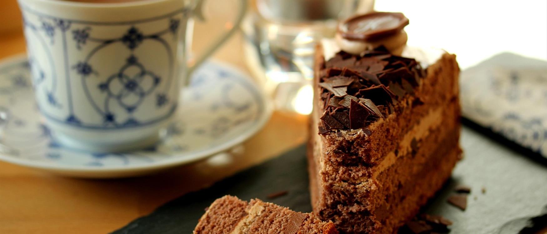 Cake & Coffee