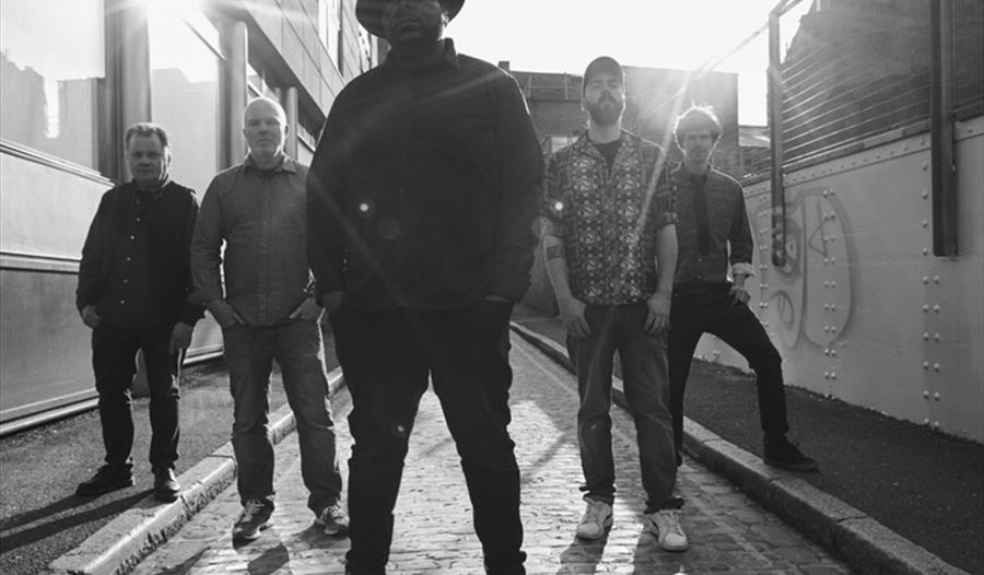 Kirris Riviere and the Delta du Bruit live blues at The Old Picture House, Seaton, East Devon.
