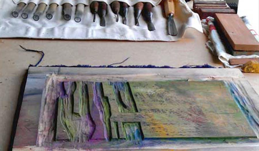 Printmaking screen and rollers
