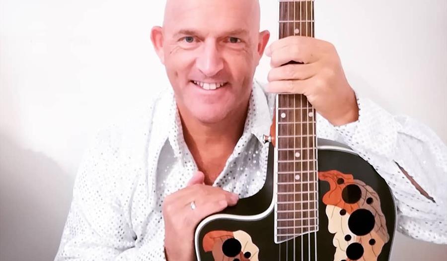Jonathan Marks as Neil Diamond
