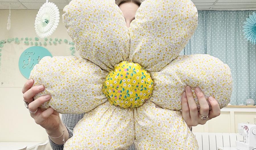 daisy cushion