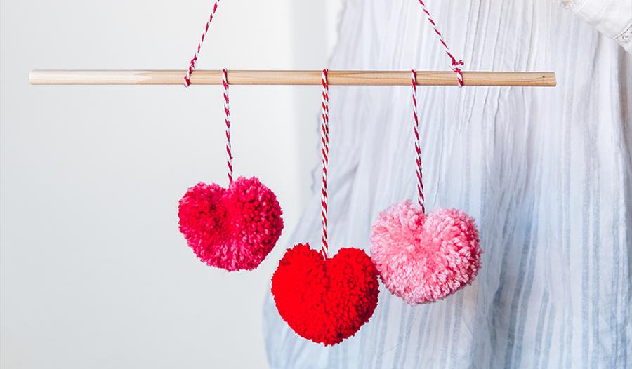 Pom Pom Heart Wallhanger