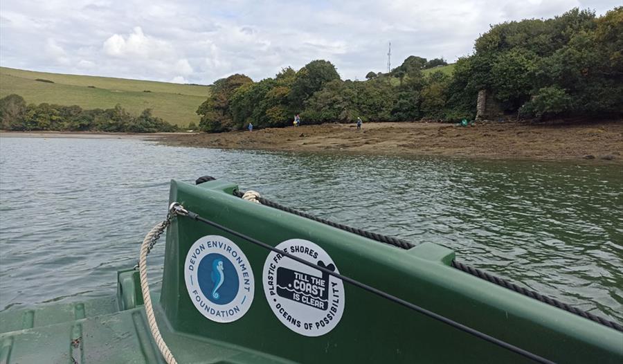 Photo of boat nearing beach