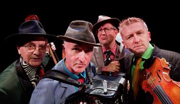 CHRISTIAN GARRICK & THE BUDAPEST CAFÉ ORCHESTRA