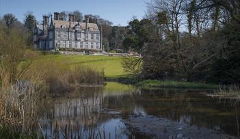 Kitley's extensive grounds & lake